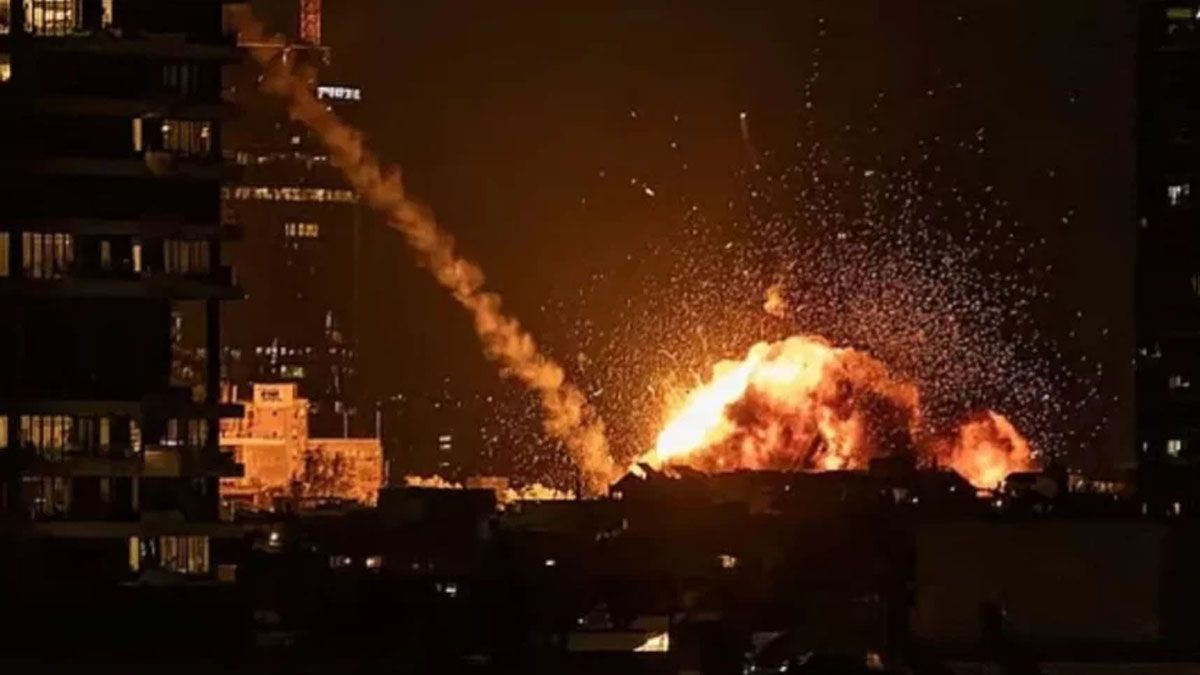 তেল আবিবে ভয়াবহ বিস্ফোরণ, ইসরায়েলে ইরানের ক্ষেপণাস্ত্র হামলা