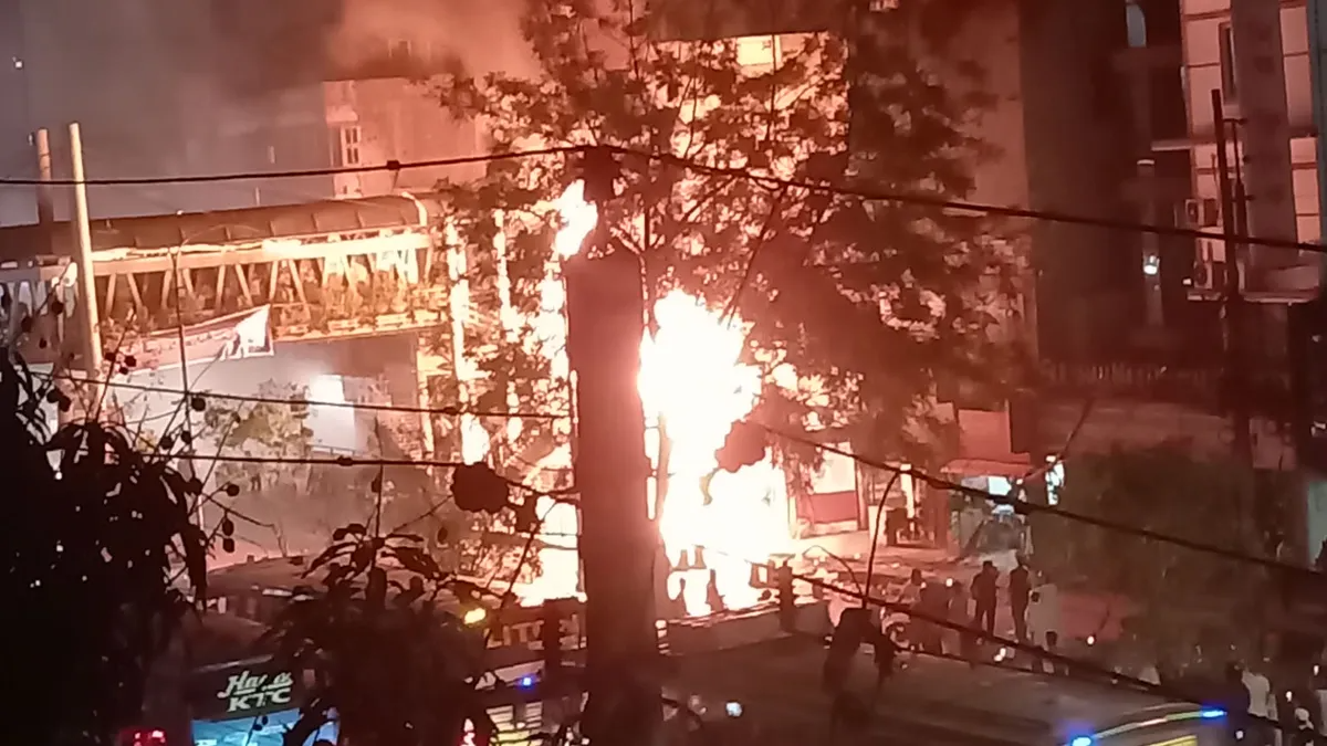 রাজধানীর নদ্দায় ভয়াবহ আগুন, নিয়ন্ত্রণে ২টি ইউনিট