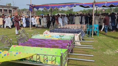 একসঙ্গে একই পরিবারের ৯ জনের দাফন সম্পন্ন