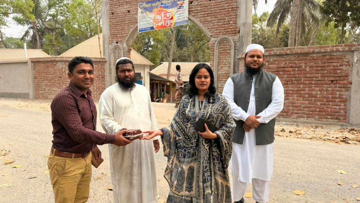 সৌদি আরবের উপহারের খেজুর পেল আলফাডাঙ্গার বিভিন্ন মাদ্রাসা ও এতিমখানা