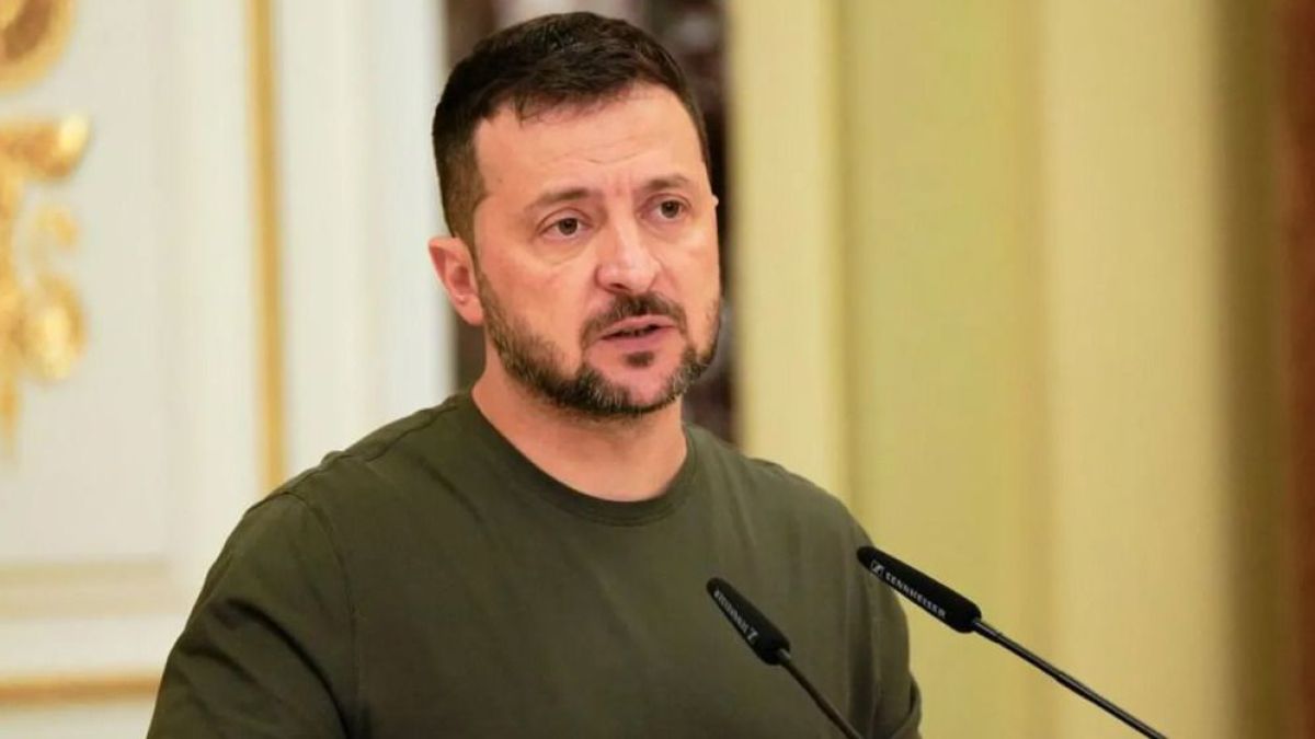 যুক্তরাষ্ট্র-ইসরায়েলের বিরুদ্ধে হামলায় ইরানকে ড্রোন দিচ্ছে রাশিয়া : জেলেনস্কি