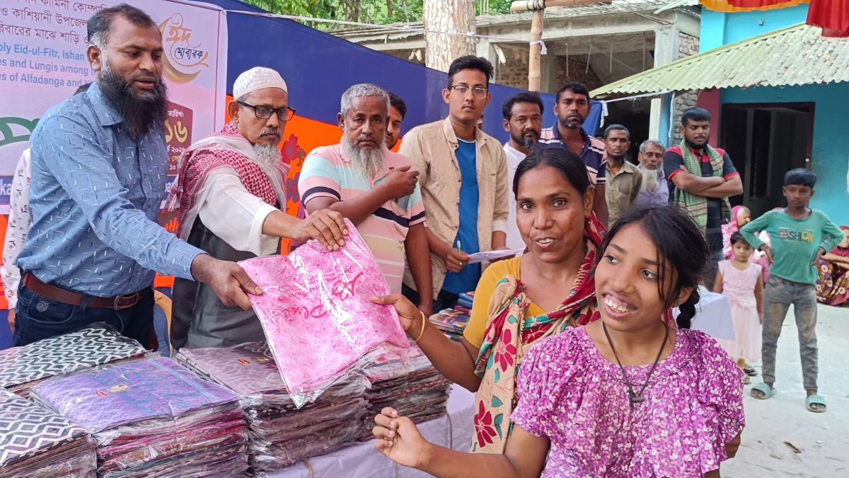 ১৮ গ্রামের অসহায় পরিবার পেল প্রবাসী যুবকের ‘ঈদ উপহার’
