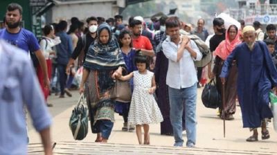 ঢাকায় ঈদকে সামনে রেখে ঘরমুখো মানুষের ঢল, বাড়ছে ভোগান্তি ও বাড়তি ভাড়া নেওয়ার অভিযোগ।