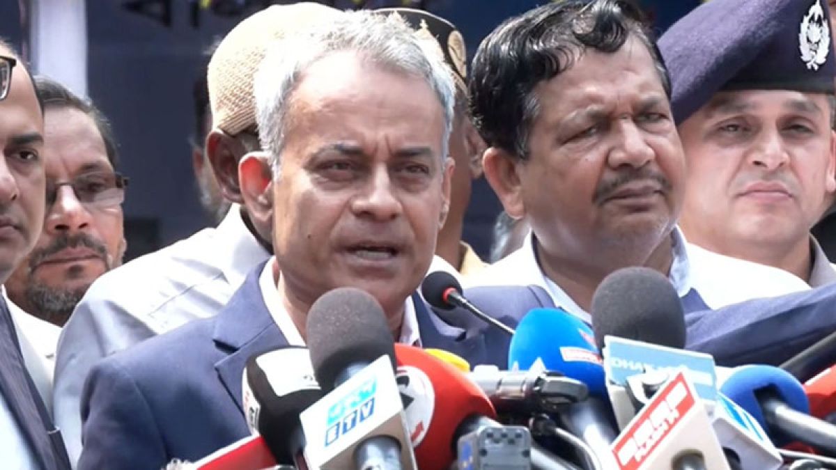 জ্বালানি সংকট নেই, যাত্রী অভিযোগও কম: সড়ক পরিবহনমন্ত্রী