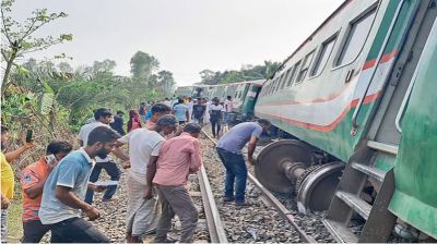 ২২ ঘণ্টা পর ট্রেন চলাচল স্বাভাবিক