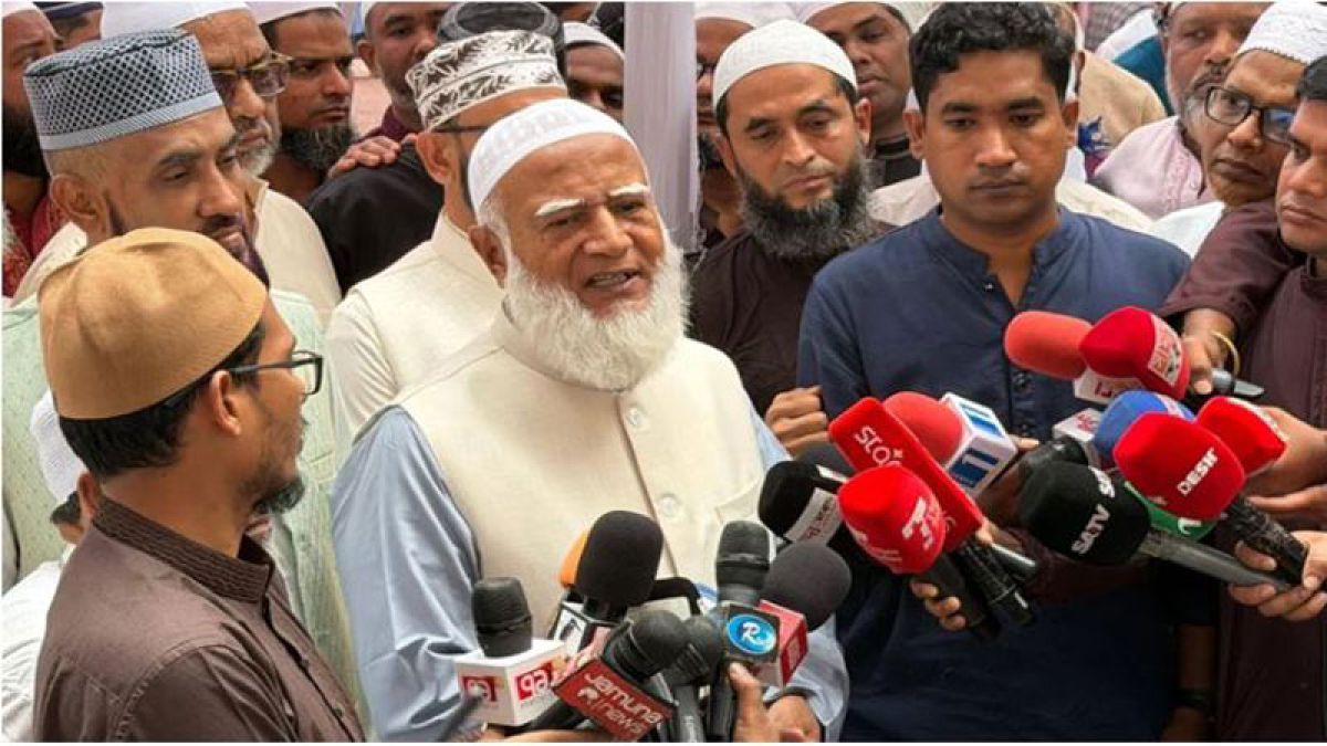 বিরোধীদলীয় নেতার ঈদুল ফিতরের নামাজ আদায় ও শুভেচ্ছা বিনিময়