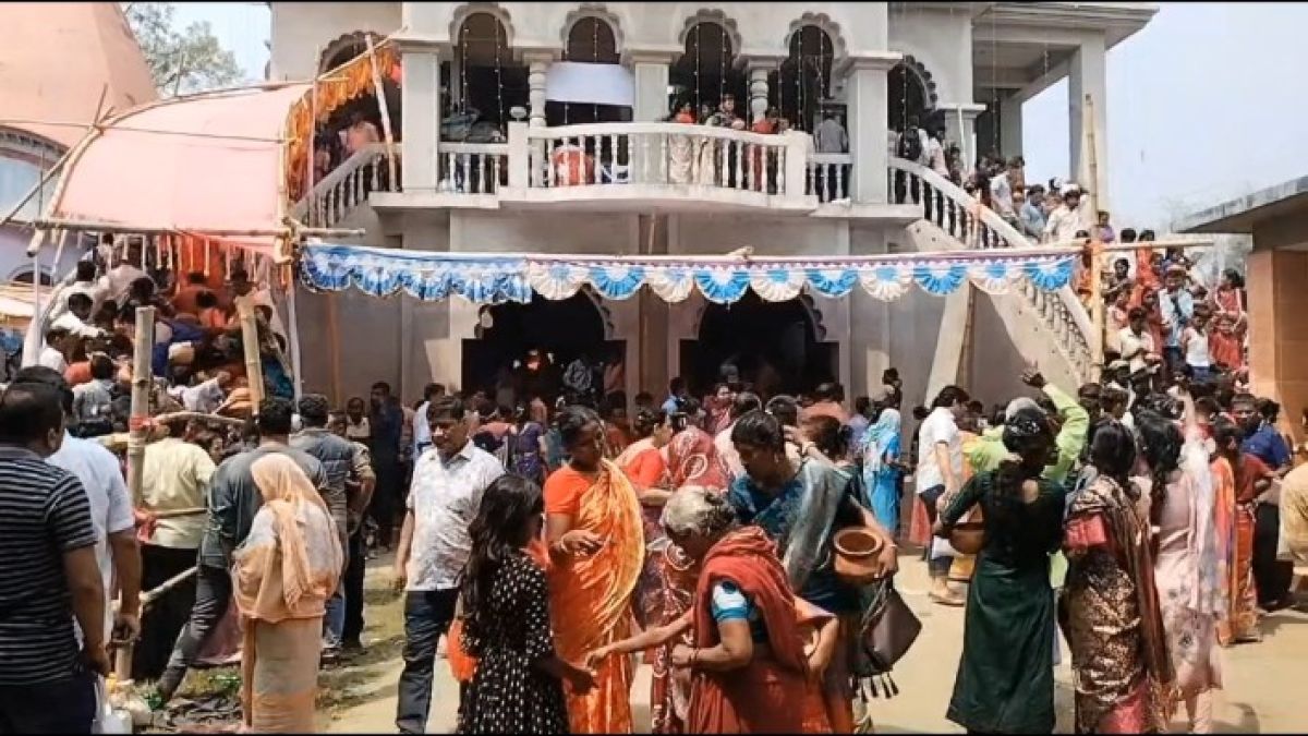 ঐতিহাসিক রঘুনাথ জিউ মন্দির ঠাকুরগাঁওয়ে লাখো ভক্তের ঢল