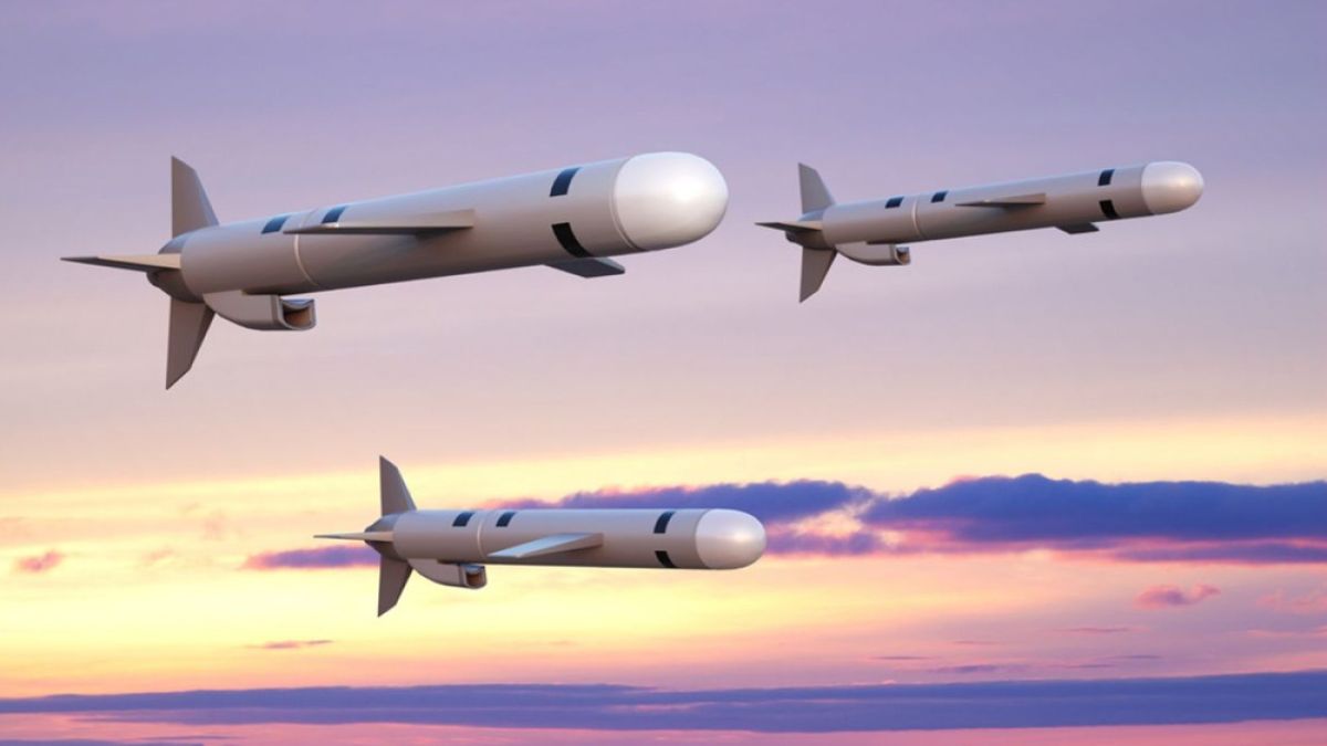 আমেরিকায় ফুরিয়ে আসছে টমাহক ক্ষেপণাস্ত্রের মজুত