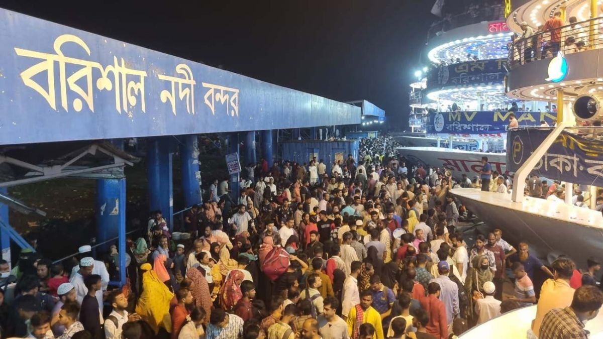 দীর্ঘ ছুটি শেষে জনস্রোত এখন ঢাকার দিকে