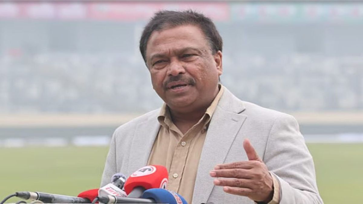 রাজনীতি চললে দেশর ক্রিকেট খুব বেশি এগোবে না : ফারুক আহমেদ