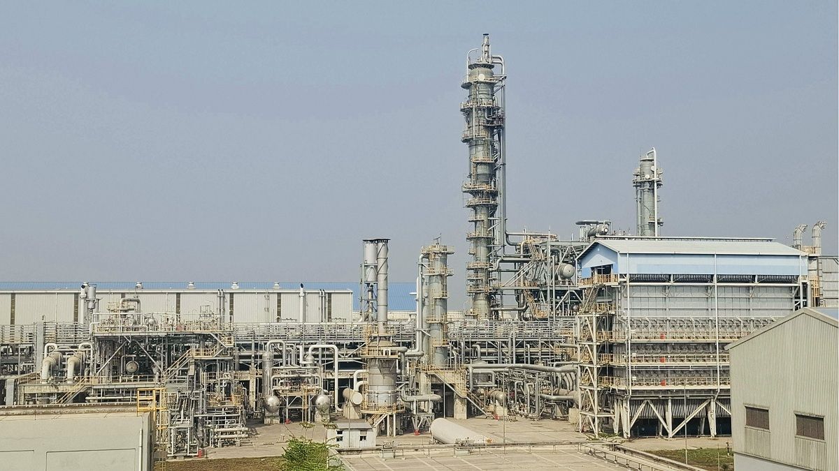 ২৭ দিন বন্ধ থাকার পর উৎপাদনে   ফিরল ঘোড়াশাল সারকারখানা