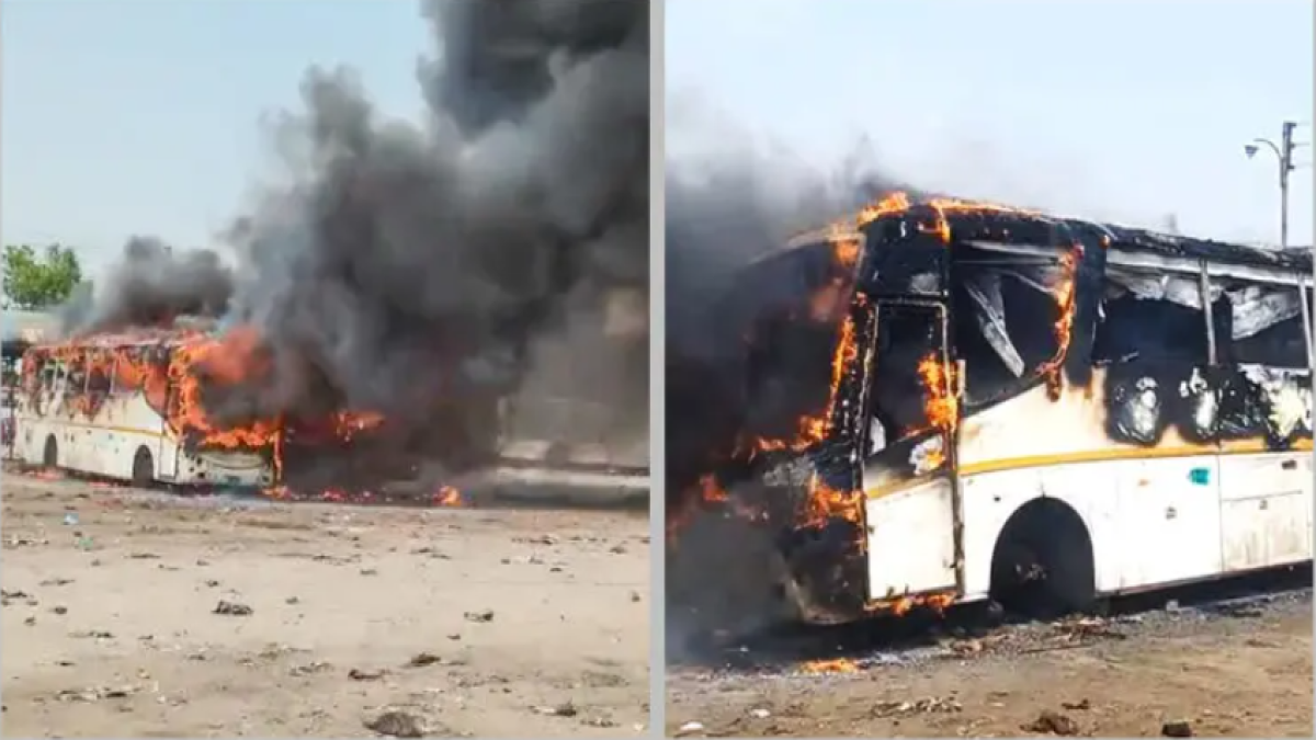 দাঁড়িয়ে থাকা ৩ বাসে হঠাৎ আগুন