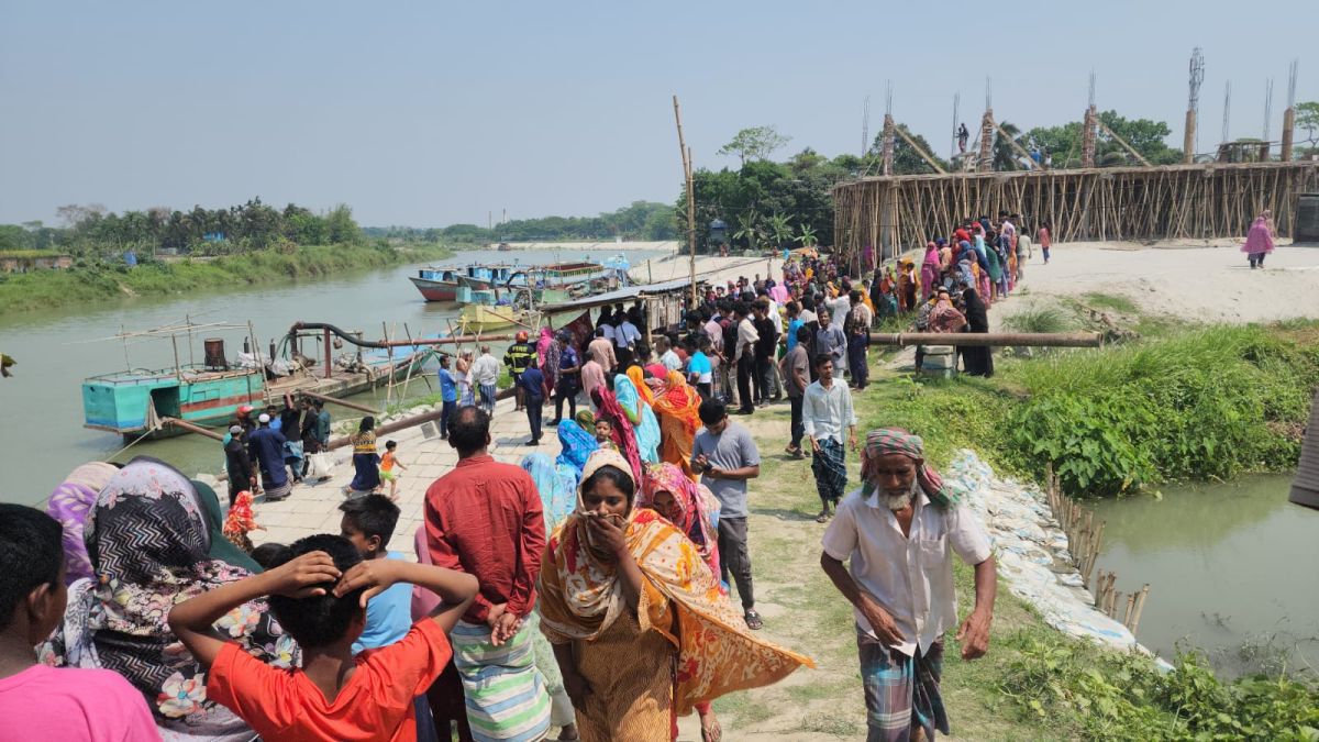 শরীয়তপুরে পানির পাম্পের সাথে ওড়না পেঁচিয়ে গৃহবধূর মৃত্যু