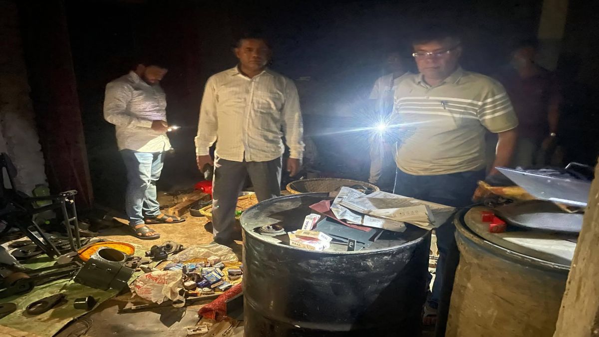 চরফ্যাশনে ৮৯০ লিটার  ডিজেল জব্দ, জরিমানা