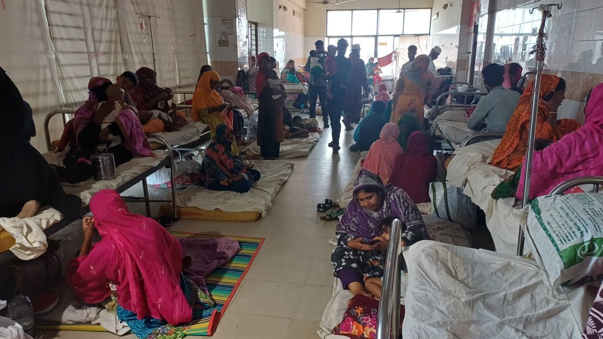 নওগাঁ সদর হাসপাতালে রোগীর ভিড়  চিকিৎসা দিতে হিমশিম অবস্থা