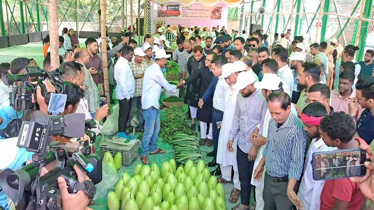 ভোক্তা-কৃষকের সরাসরি সংযোগে সিলেটে ‘কৃষকের হাট’ উদ্বোধন