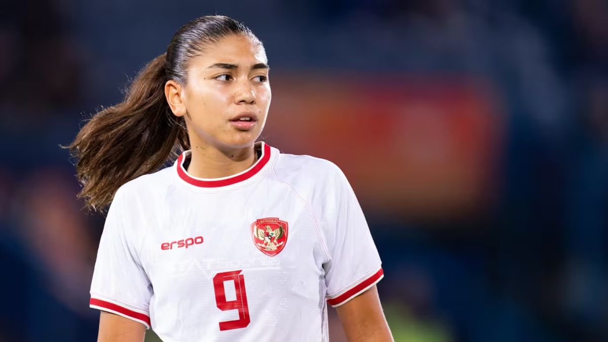 ১৬ বছরেই ইতিহাস গড়তে চায় ফুটবলের বিস্ময়বালিকা ক্লডিয়া