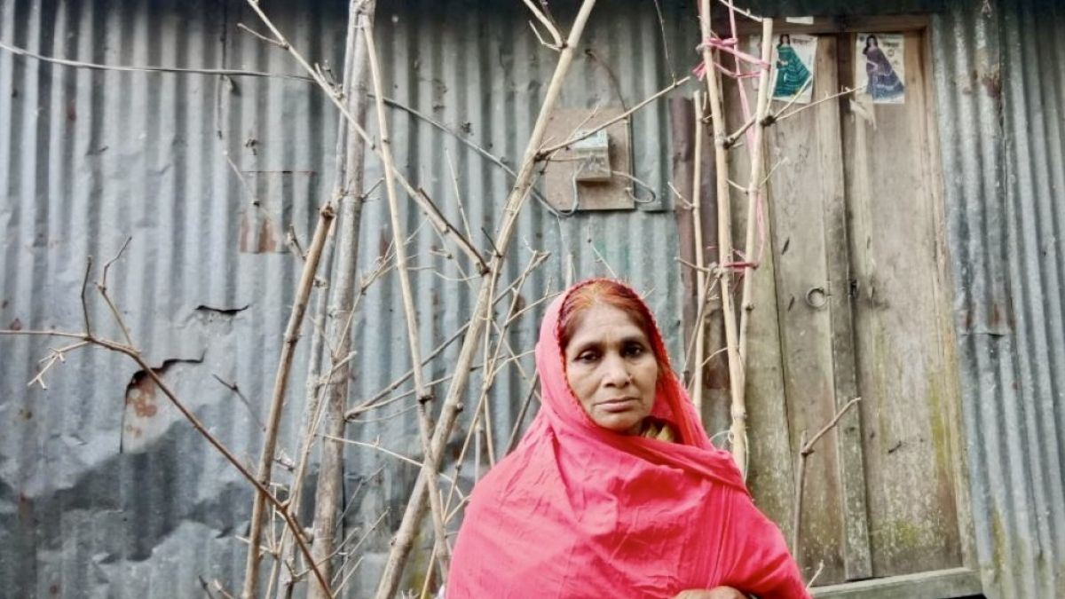 মানিকগঞ্জে জনপ্রতিনিধির  নিজ ঘরই জরাজীর্ণ