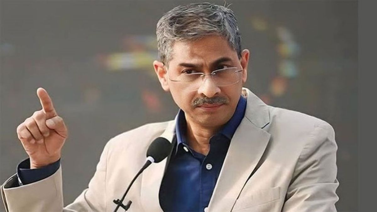 আমরা তিনটা যুদ্ধ মোকাবিলা করছি