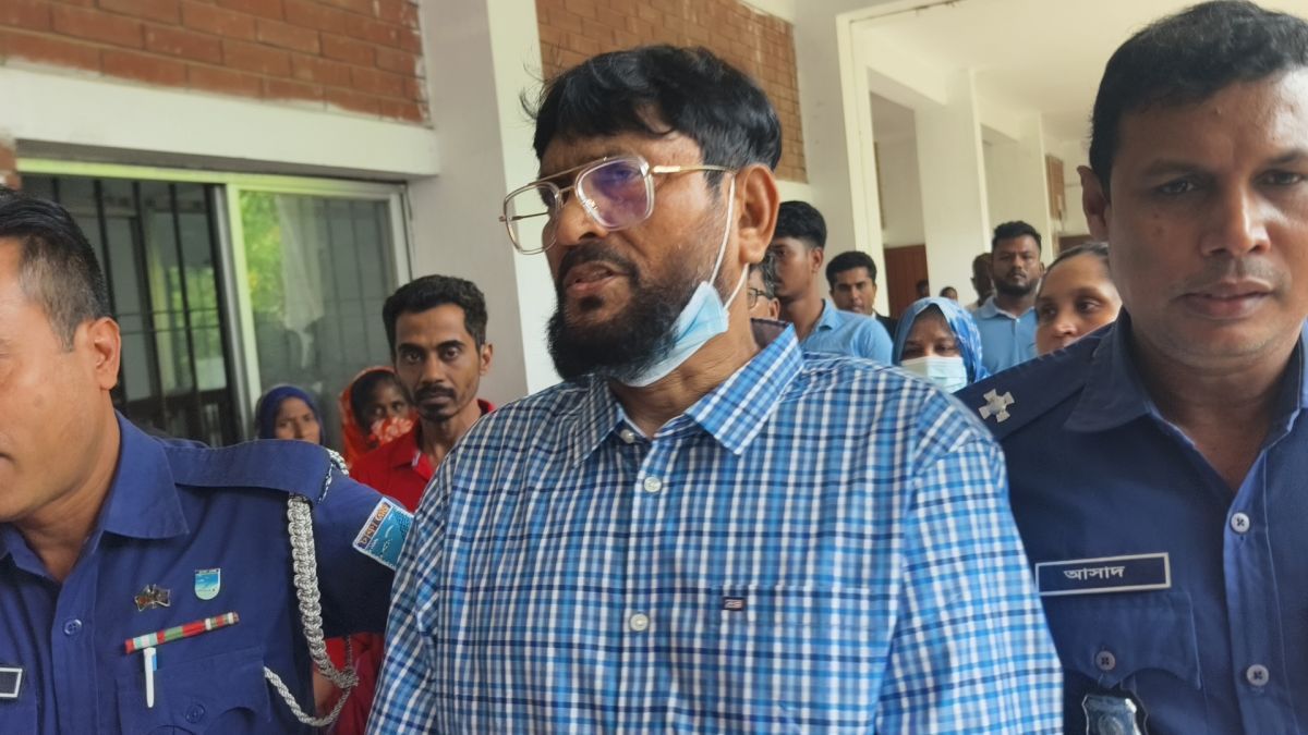 মানিকগঞ্জে আত্মসমর্পণে এসেই কারাগারে সাবেক মেয়র