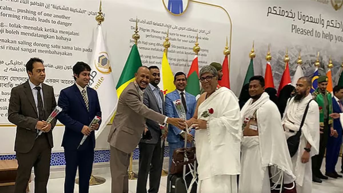 সৌদি পৌঁছেছে বাংলাদেশের প্রথম হজ ফ্লাইট