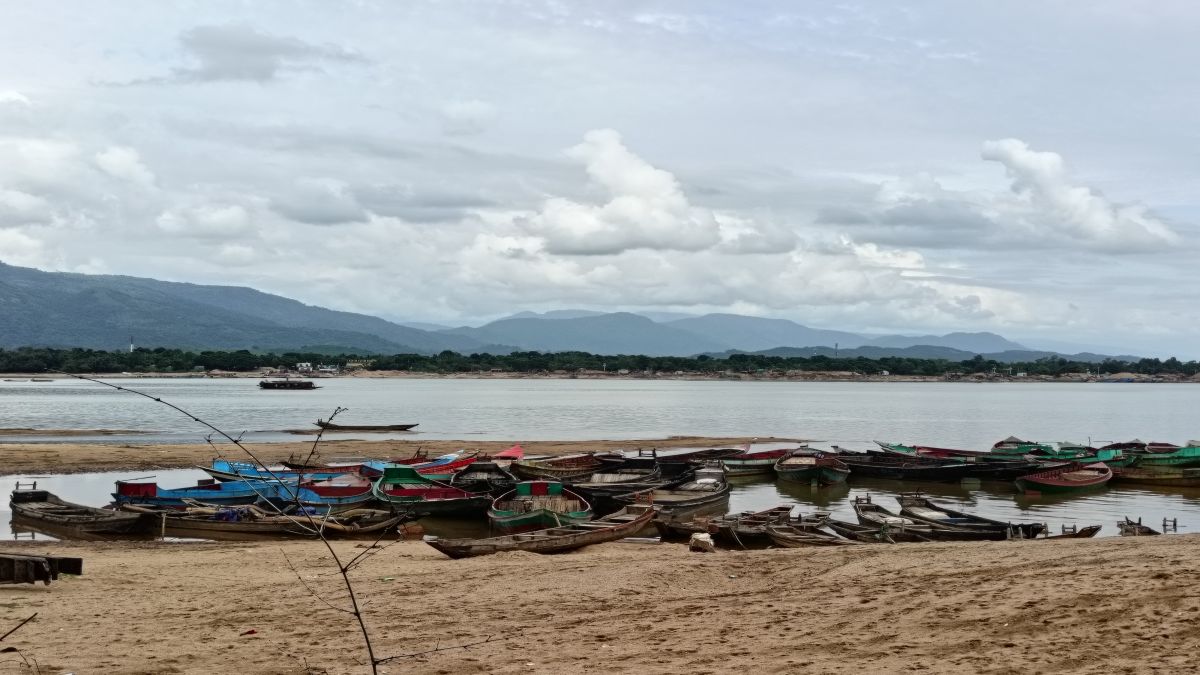 যাদুকাটা বালু মহালে ১০ দিনের  জন্য বালু উত্তোলন বন্ধ