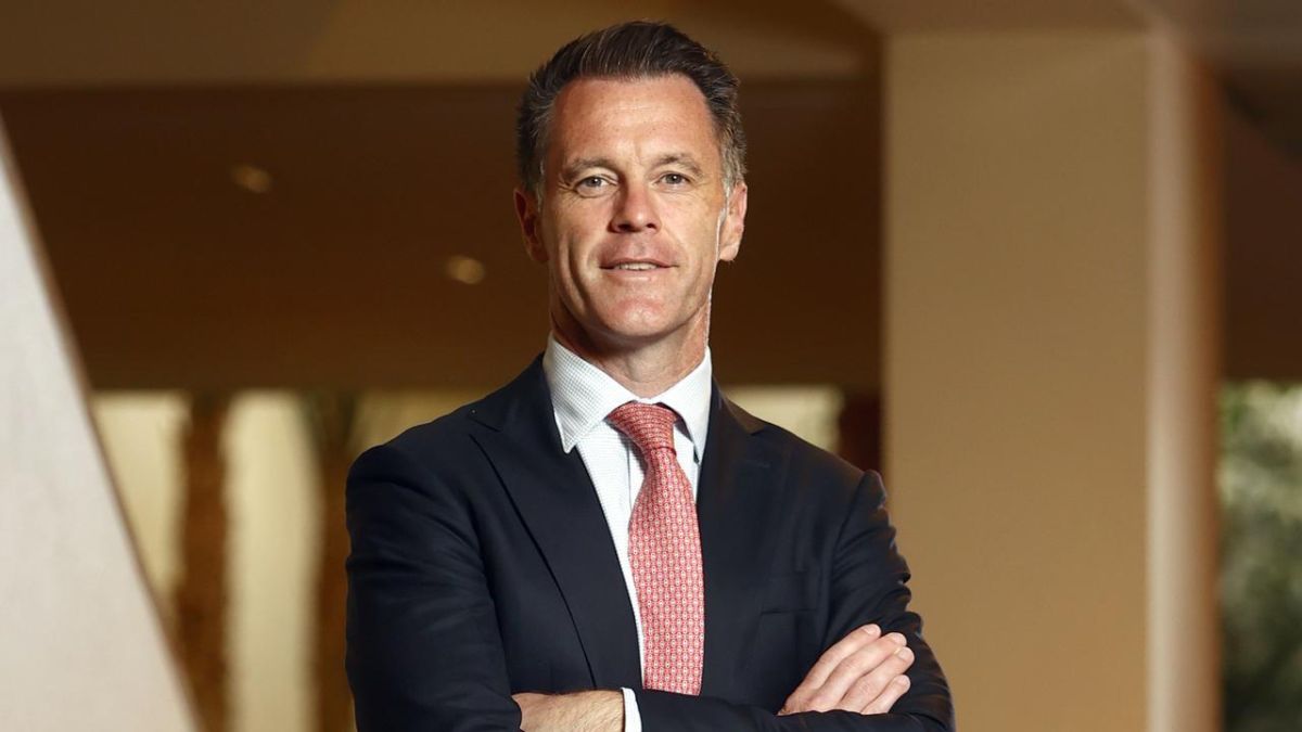 আদালতে হারলেও নিজের অবস্থানে অনড় ক্রিস মিনস