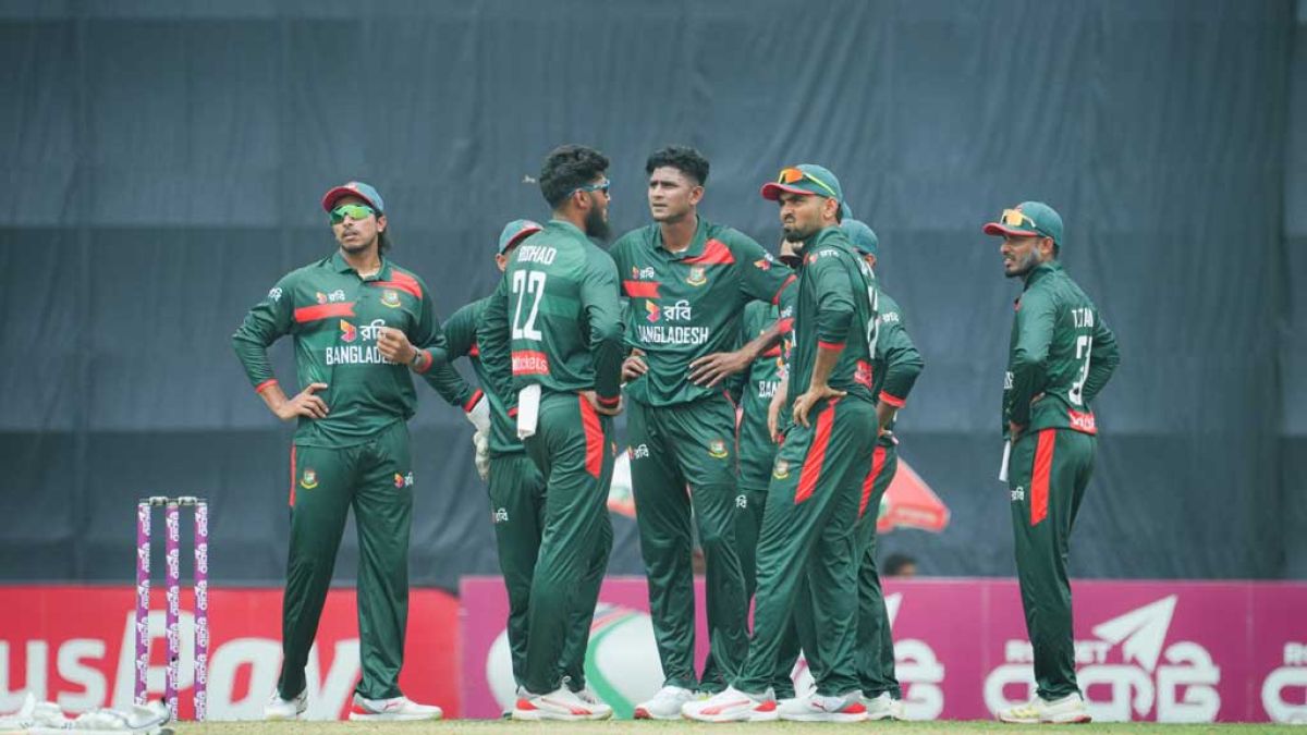 সিরিজ বাচাঁতে বাংলাদেশের লক্ষ্য ১৯৯ রান