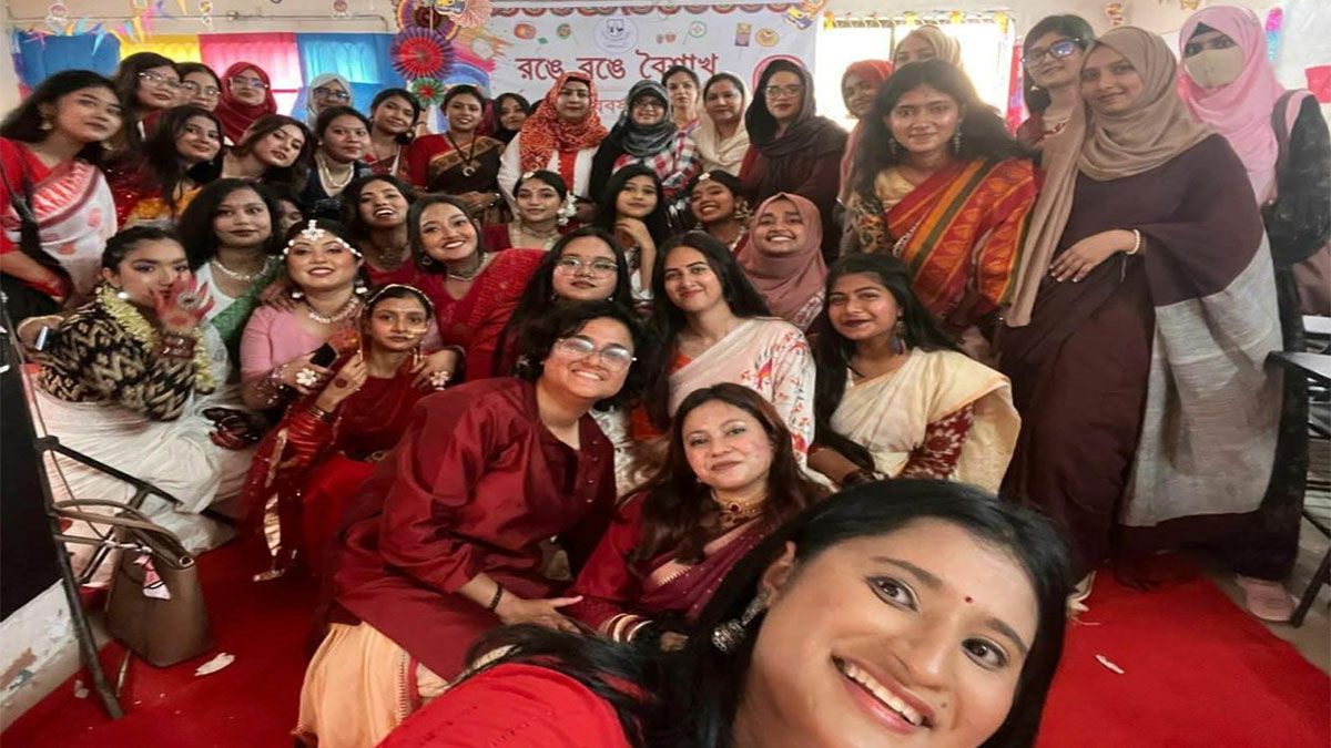 গার্হস্থ্য অর্থনীতি কলেজে বর্ণাঢ্য বর্ষবরণ ও মেলা