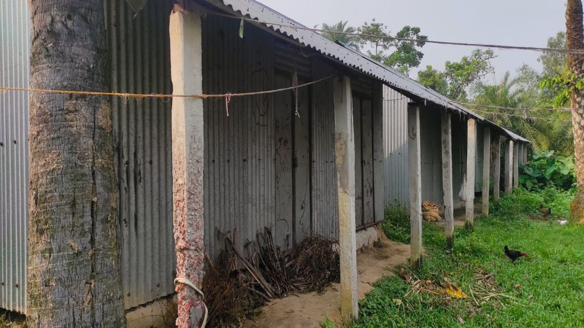 কালাইয়ে আশ্রয়নের ঘরগুলো এখন  মাদকসেবীসহ অপরাধীদের আখড়া