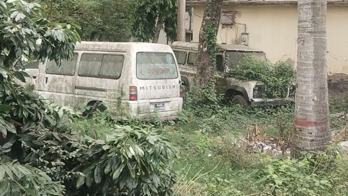 মান্দা স্বাস্থ্য কমপ্লেক্সে জনবল  সংকট, বিকল অ্যাম্বুলেন্স