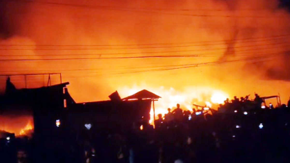 নারায়ণগঞ্জ জেলা কারাগারের  পাশে ভয়াবহ অগ্নিকাণ্ড