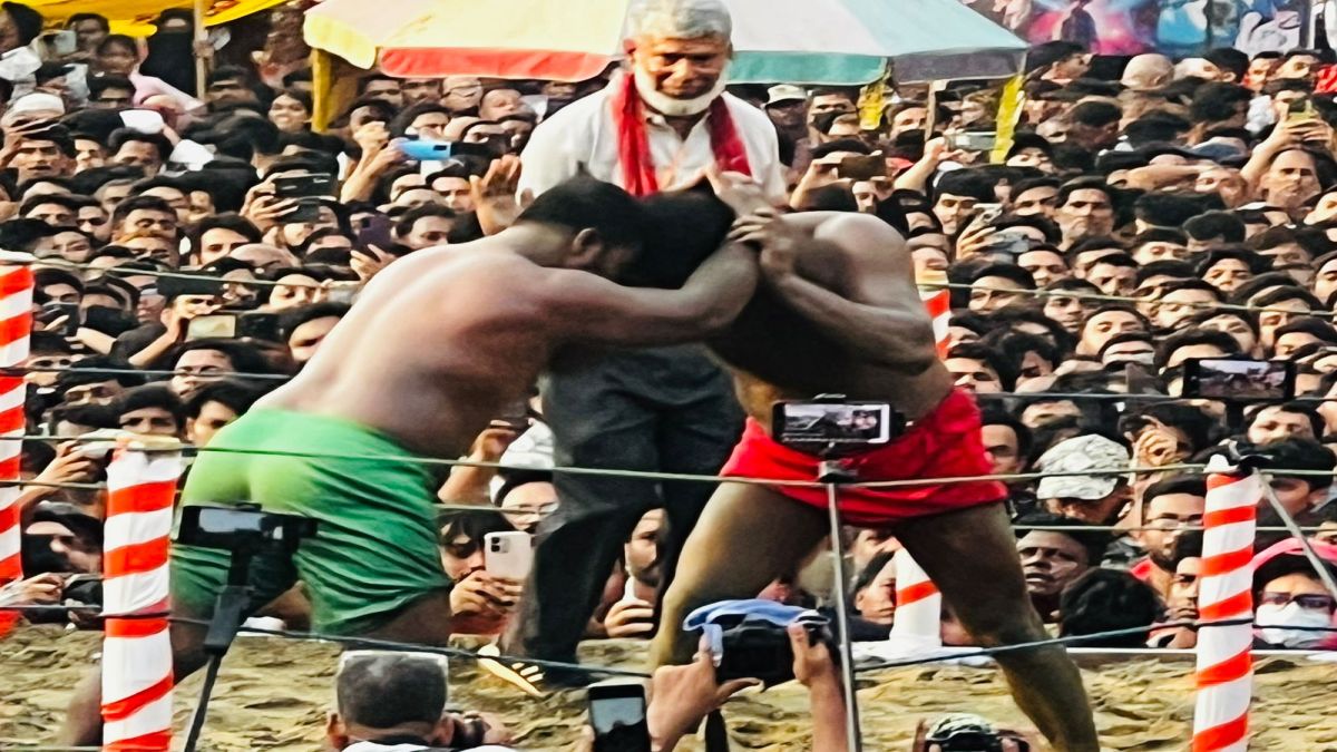 জব্বারের বলী খেলায় টানা চতুর্থ বার  চ্যাম্পিয়ন বাঘা শরীফ