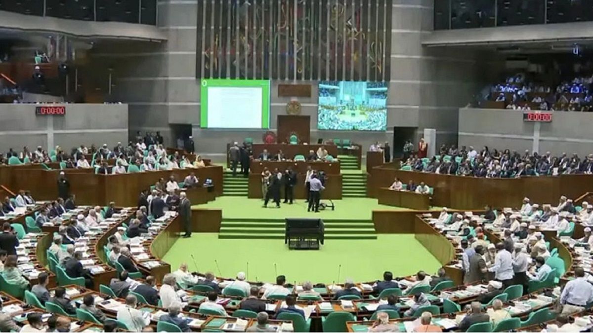 সংবিধান সংশোধন: সংসদীয় কমিটিতে বিরোধীদলের সদস্য আহ্বান