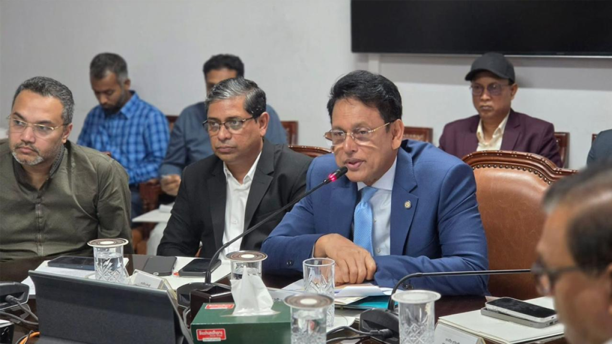 শিক্ষার্থীদের বিনামূল্যে ড্রেস-ব্যাগ দেওয়ার সময় জানালেন মন্ত্রী