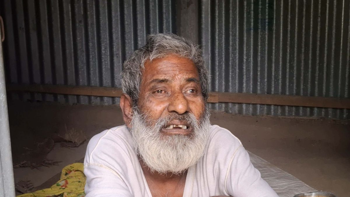 শ্রীপুরে অসহায় এক বৃদ্ধ  পিতার আর্তনাদ