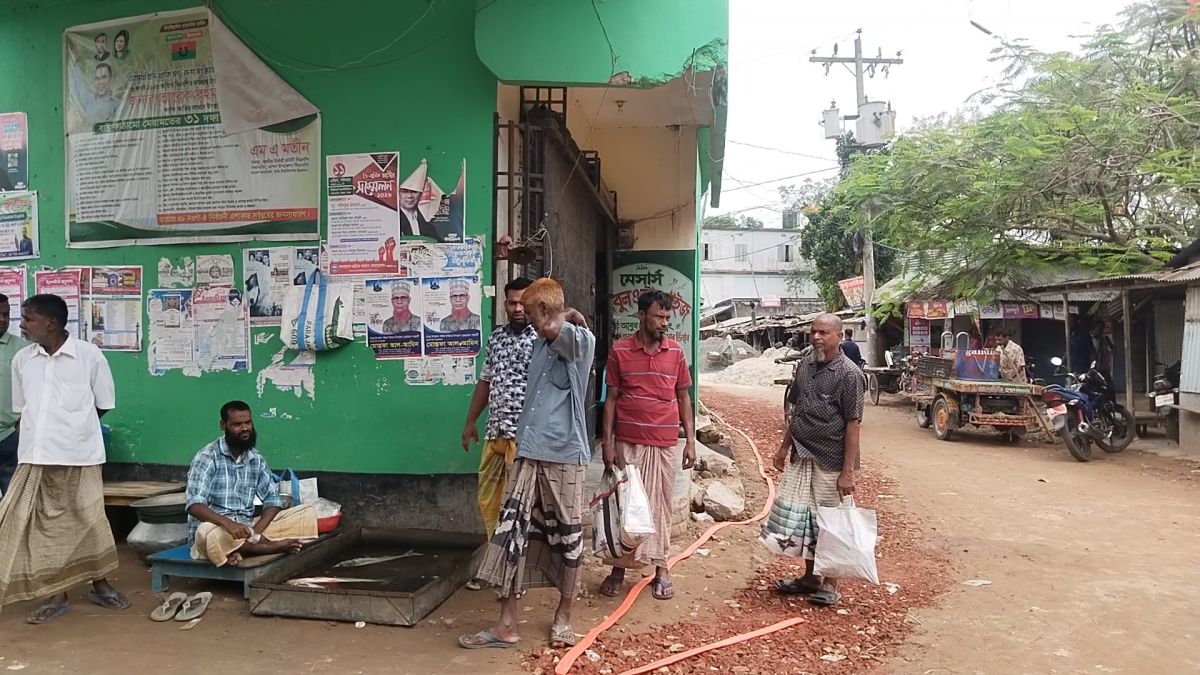 নওগাঁয় উচ্ছেদ জটে  থমকে আছে উন্নয়ন