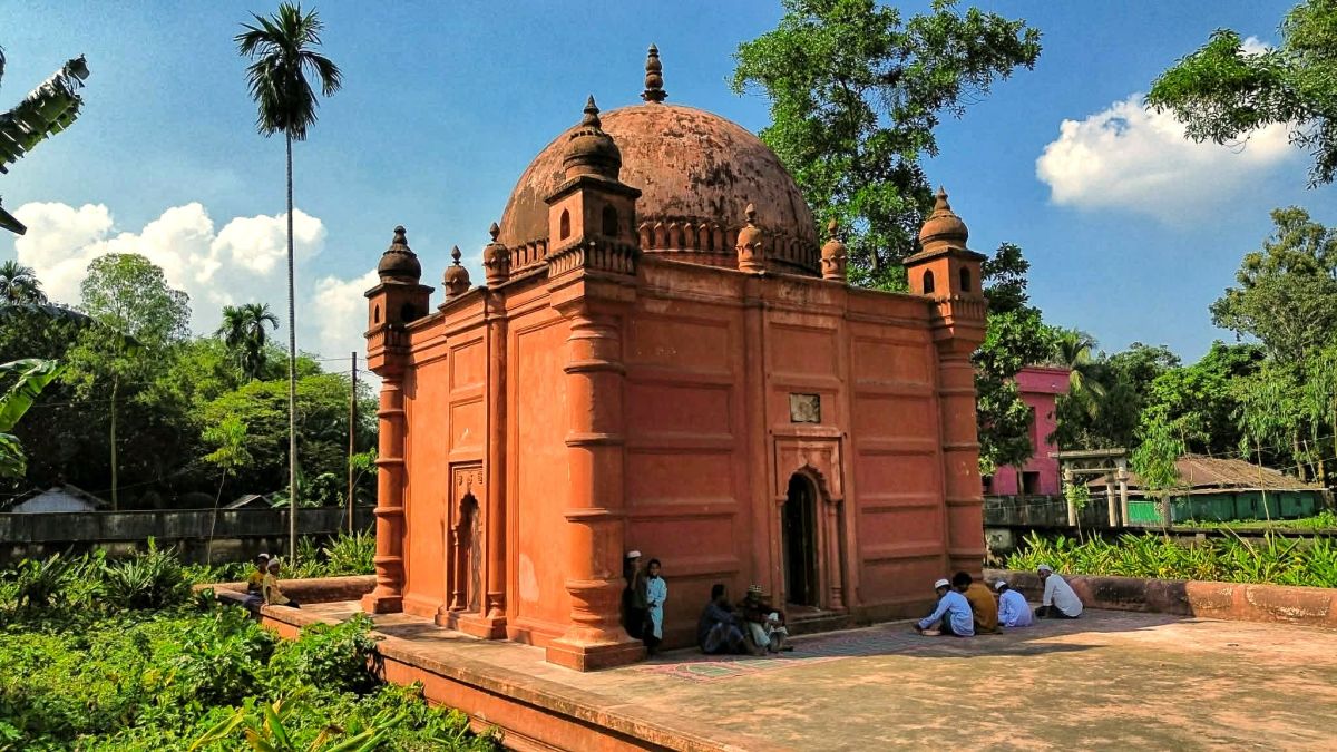 চার শতাব্দীর ঐতিহ্যবাহী   খাঁনবাড়ি জামে মসজিদ