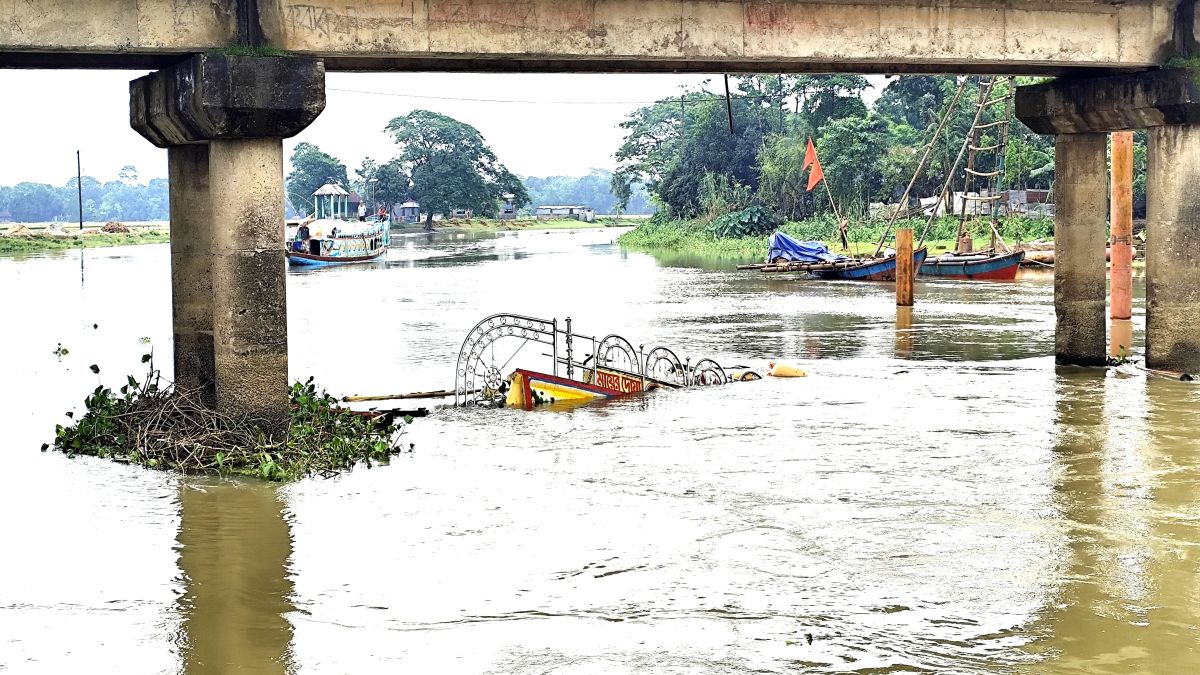 সাড়ে ৫শ মণ ধানসহ নৌকা নদীর গর্ভে