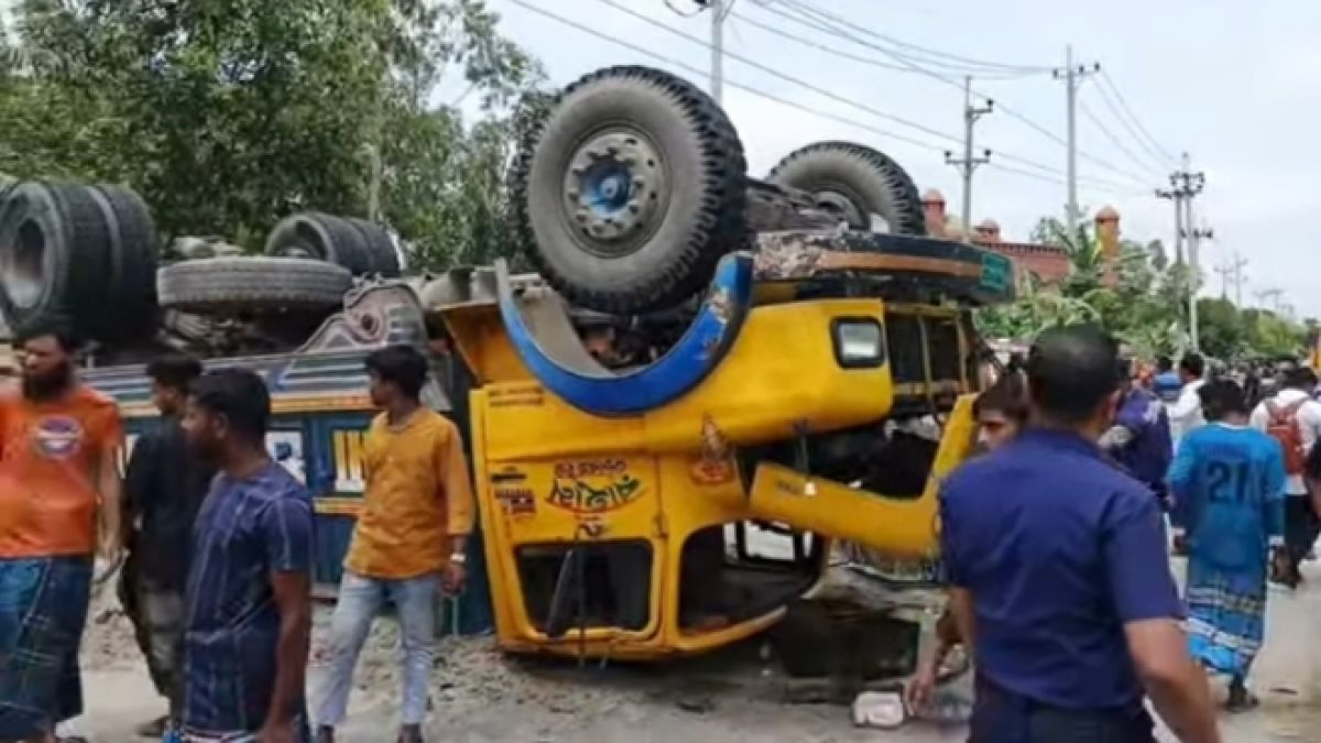 ময়মনসিংহে ট্রাকের ধাক্কায় ৩ নারী নিহত
