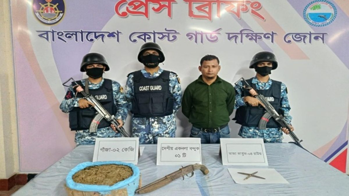 ভোলার মেঘনা নদীতে লঞ্চে  অভিযান, যুবক আটক