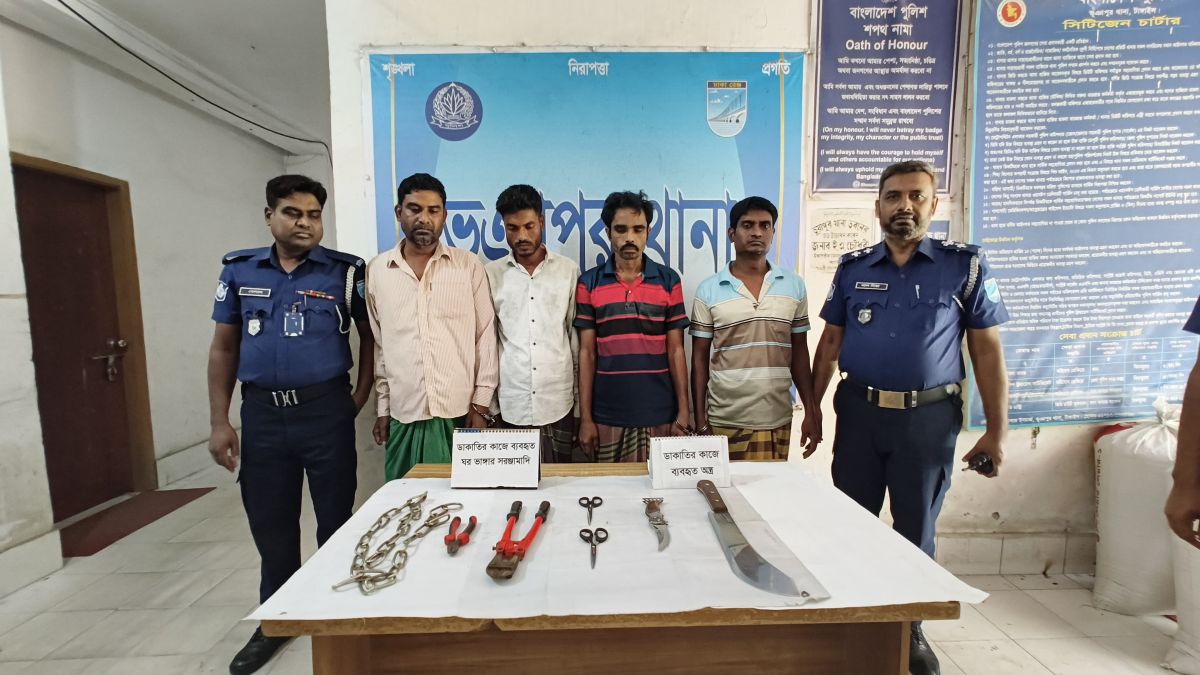 ভূঞাপুরে ডাকাতরি প্রস্তুতকিালে  অস্ত্রসহ ৪ ডাকাত গ্রপ্তোর