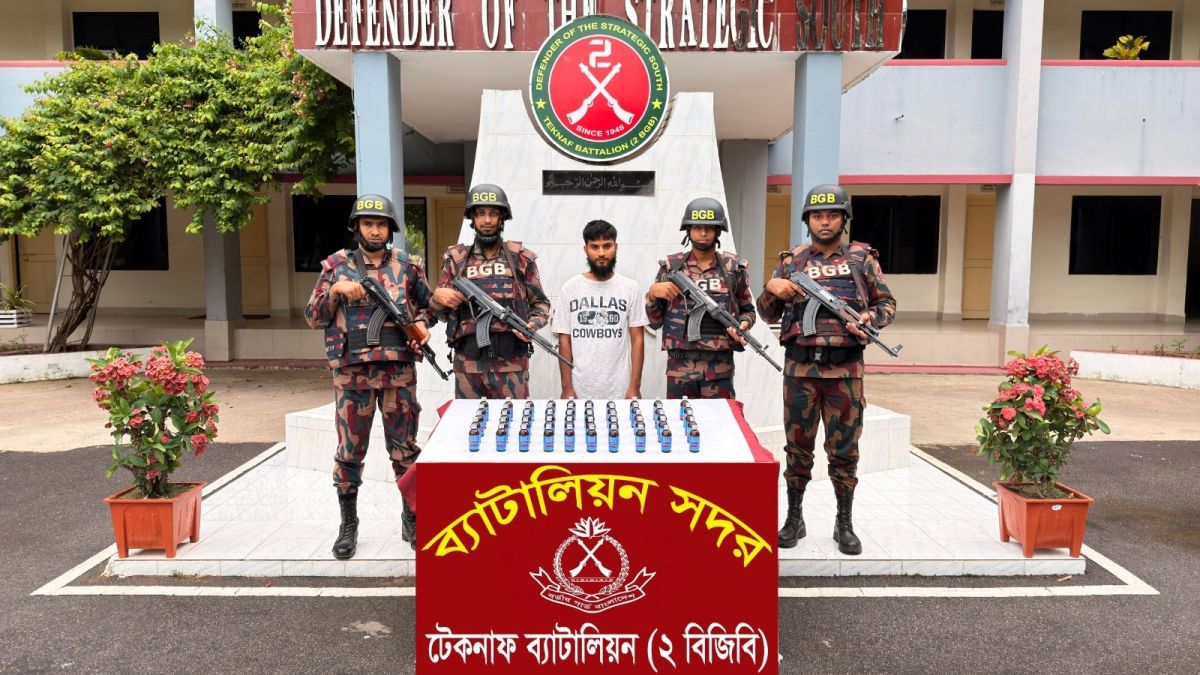 ৫০ বোতল ফেনসিডিলসহ মাদক পাচারকারী আটক