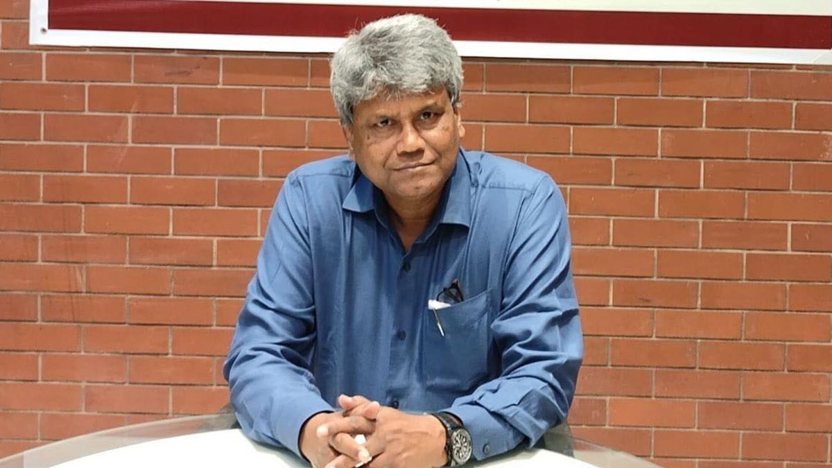 বন্ধুদের সঙ্গে আজ আড্ডা দেবেন কবি মজিদ মাহমুদ