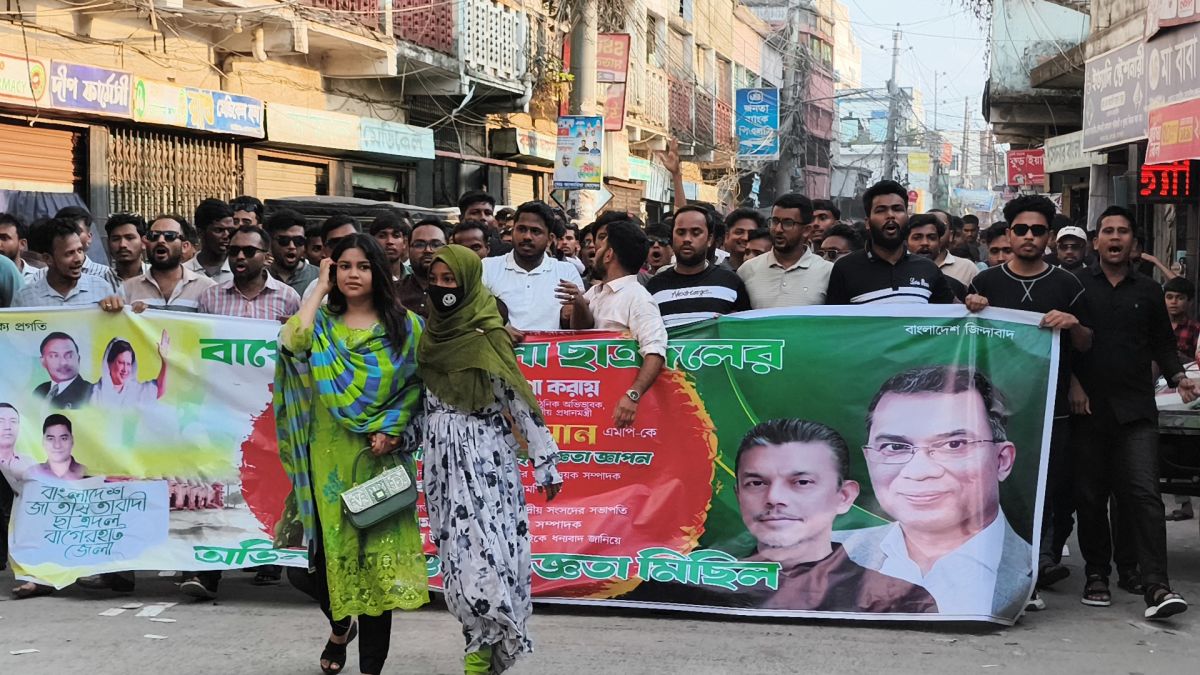 বাগেরহাটে জেলা ছাত্রদলের  আনন্দ মিছিল