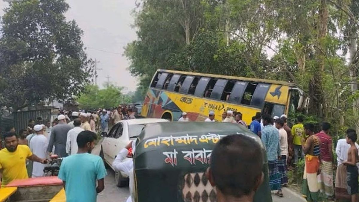 সিরাজগঞ্জে অটোভ্যানে বাসের চাপায় দম্পতিসহ নিহত ৩