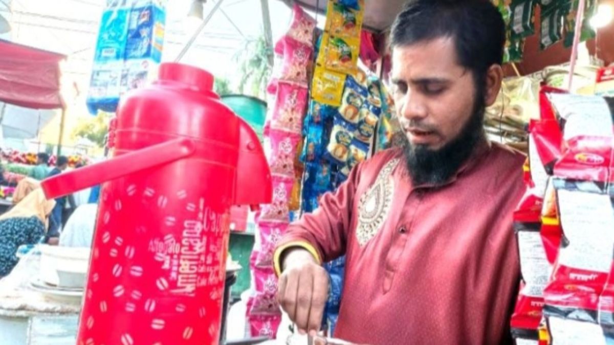 চোখে আলো নেই, তবু থেমে নেই জীবন