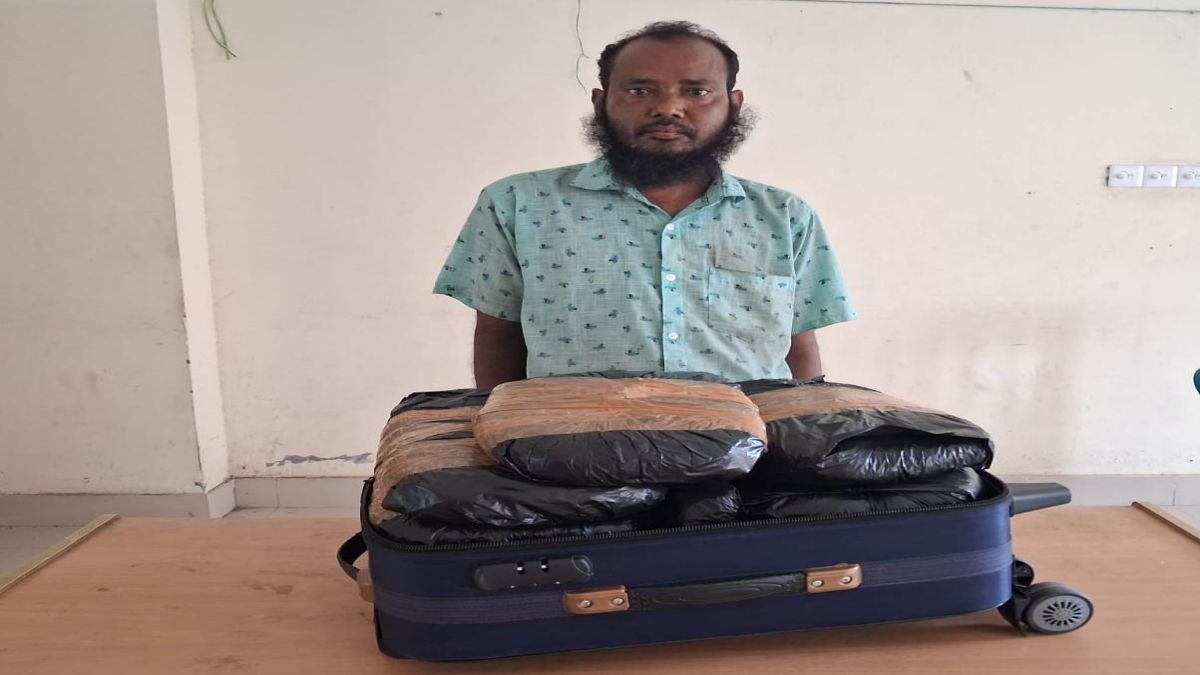 কোটালীপাড়ায়  ট্রলি ব্যাগে  মিলল ১০ কেজি গাঁজা