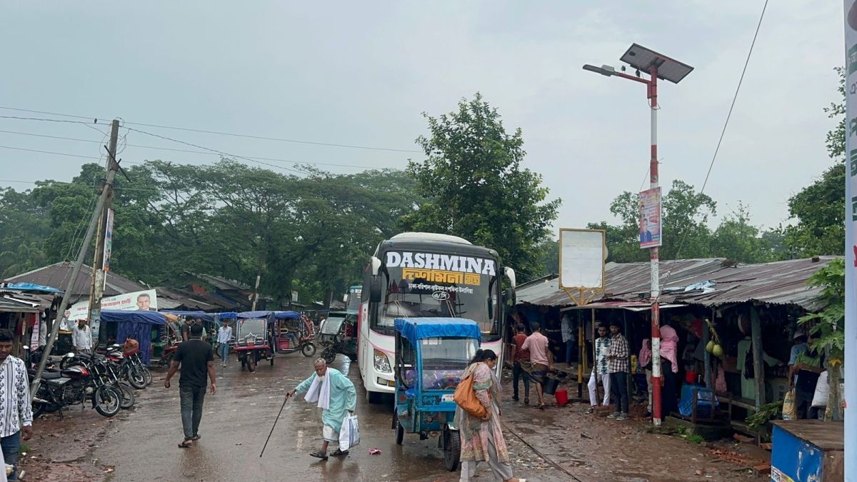 পটুয়াখালীতে বাস সিন্ডিকেটে  যাত্রীদের চরম ভোগান্তি