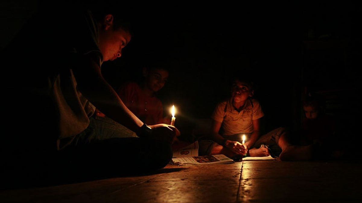 মাগুরায় লোডশেডিংয়ে নাজেহাল এইচএসসি পরীক্ষার্থীরা